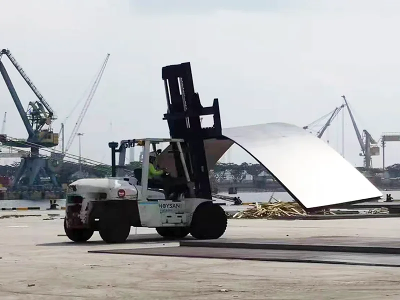 Pevné pneumatiky 12,00-20 pro přístavní přívěsy